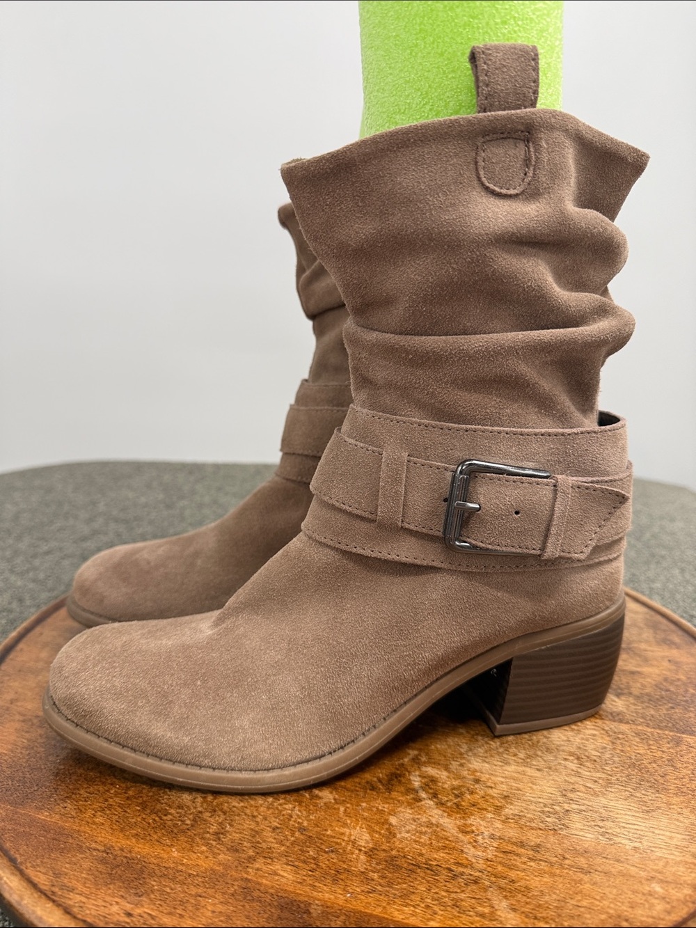Reaction Kenneth Cole Boots Wm 9 M Taupe Suede Mid-Calf Buckle Slouch Curve Ball